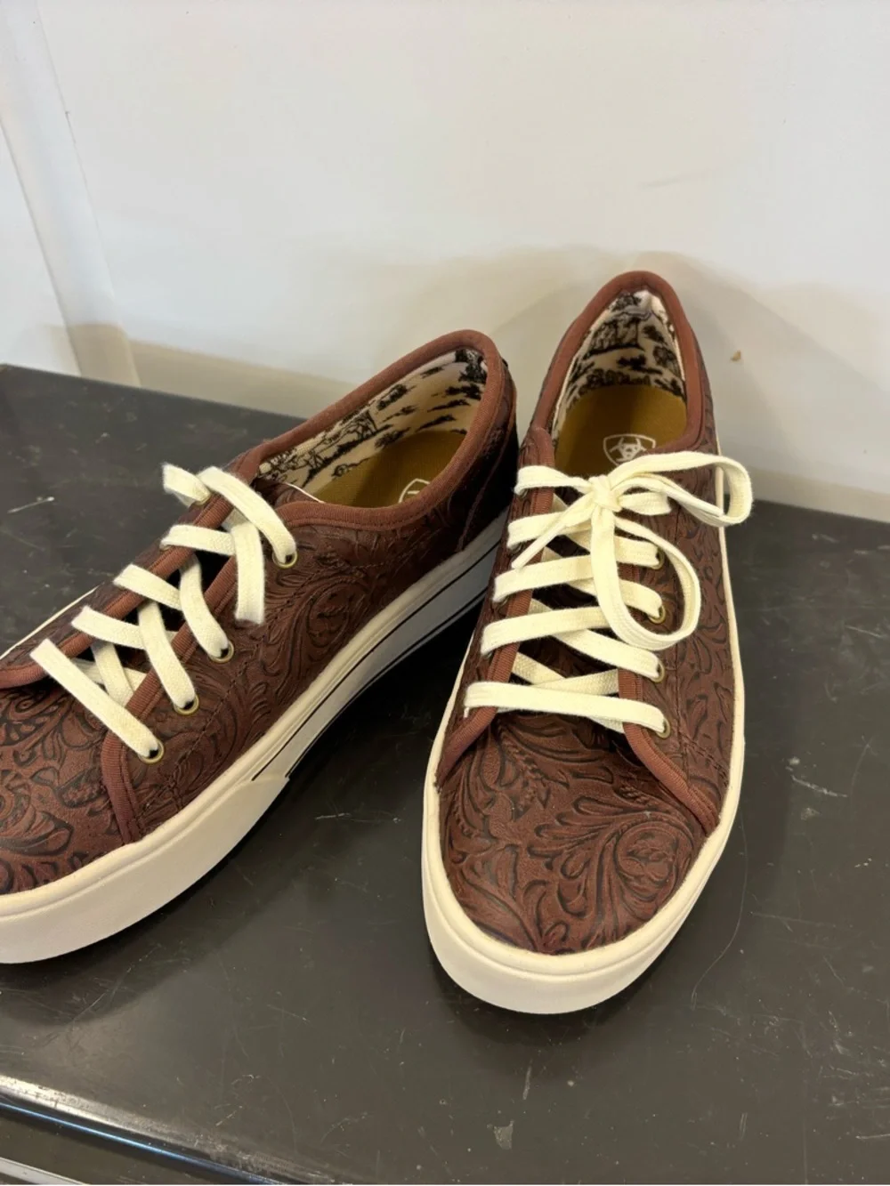 Ariat Cream and Brown Paisley Interior Label - Picture 2 of 5